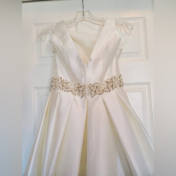 Mikado silk wedding dress NWOT - Picture 2 of 10
